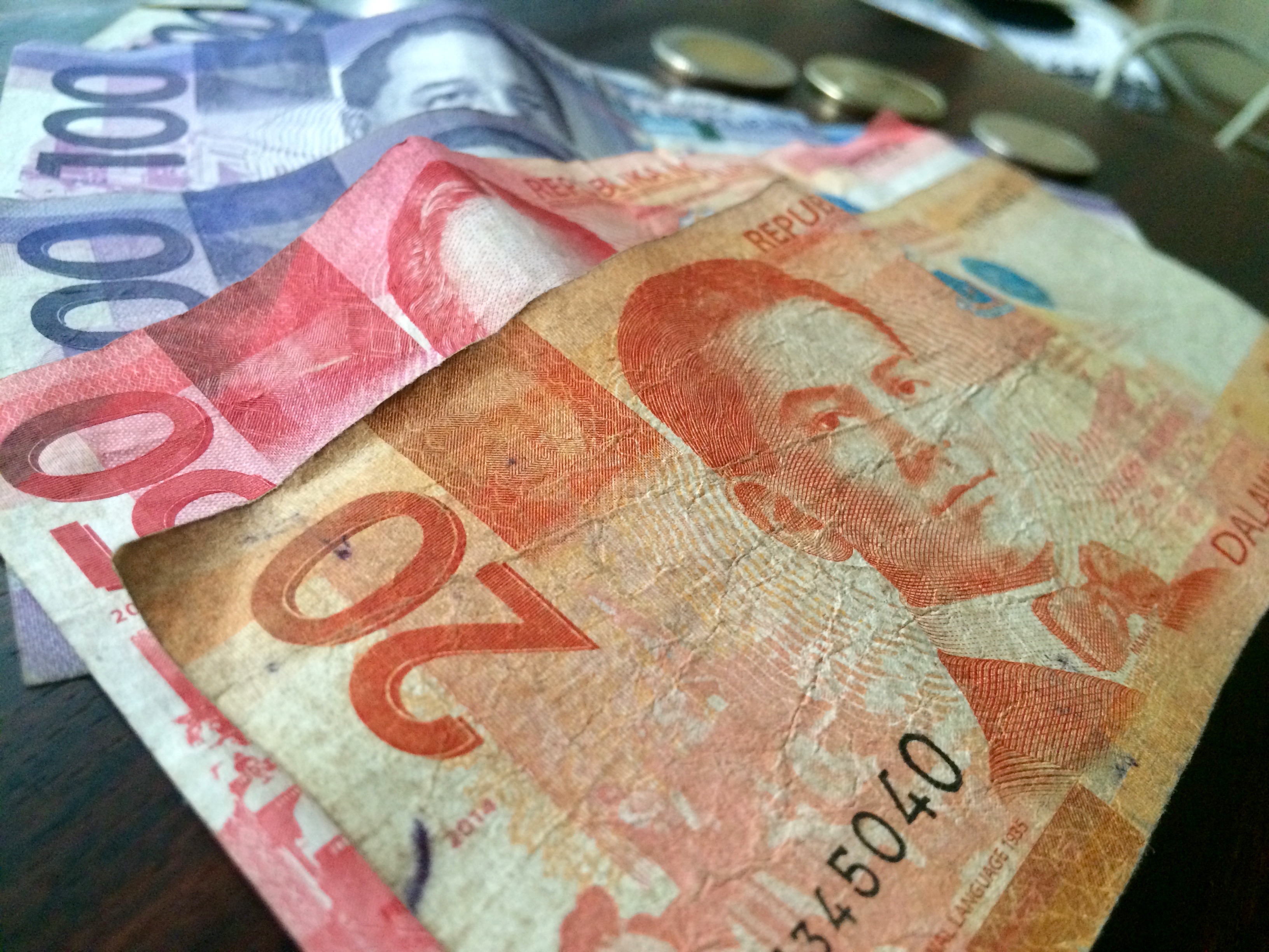 フィリピン・ペソ・紙幣・VISA・生活費